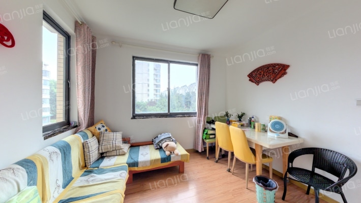 南方新城B区二手房实景图