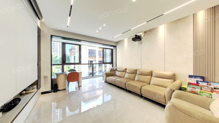 品秀星樾二手房实景图