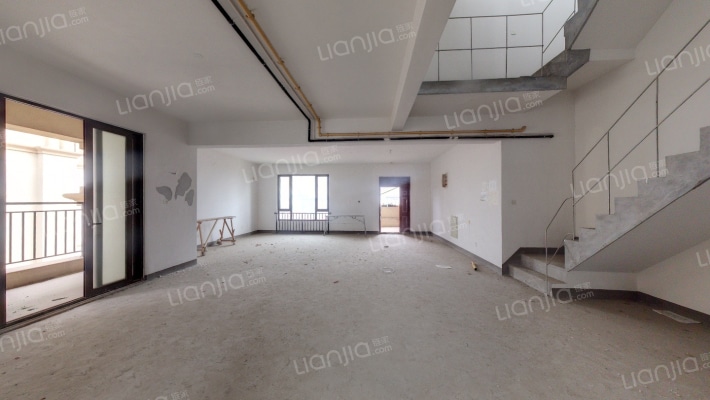 金丰观湖铂庭二手房实景图