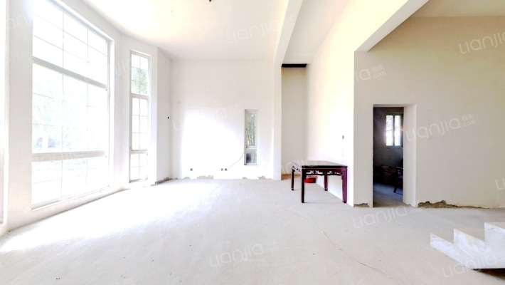 聆湖丽墅二手房实景图