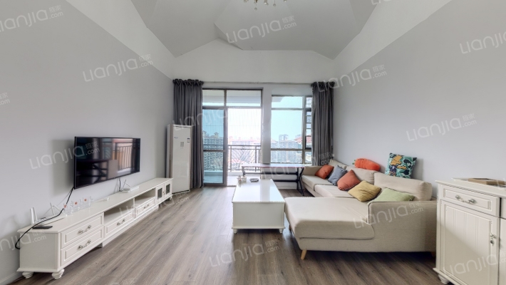 东骏湖景湾二手房实景图