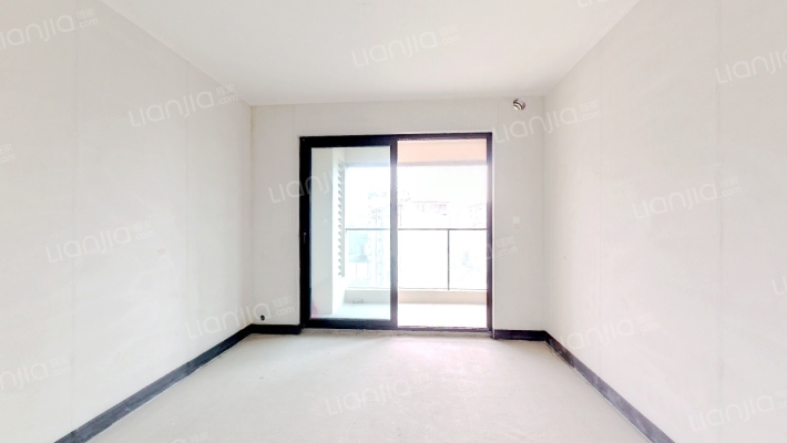 龙湖千山新屿铂曜二手房实景图