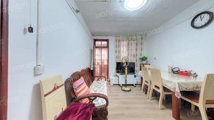 纪念塔巷3号二手房实景图