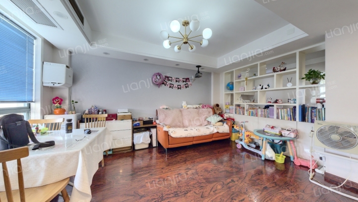 东新园雪峰苑二手房实景图