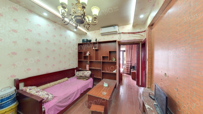 东衡爱地社区二手房实景图