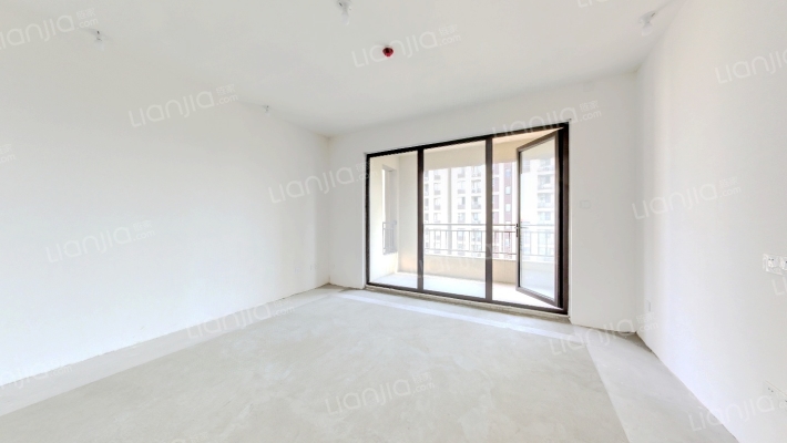 青岛国泰华府二手房实景图