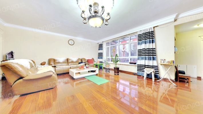 金泰湖滨绿茵二手房实景图