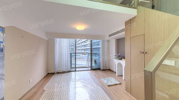 奥莱金街二手房实景图