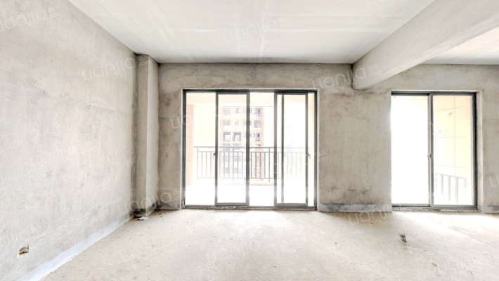 东郡华府二手房实景图