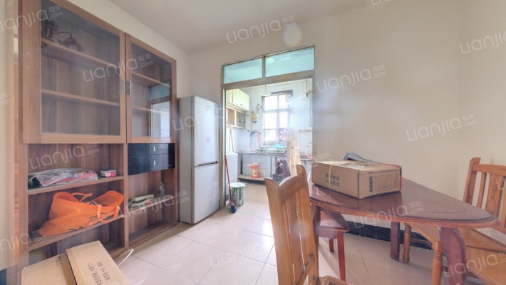 机车厂宿舍二手房实景图