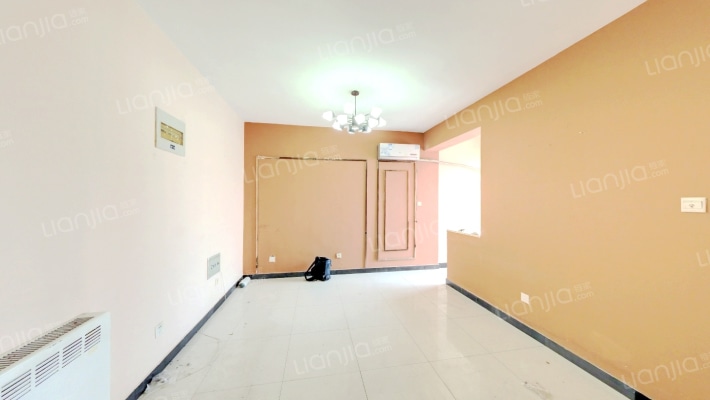 白金公寓二手房实景图