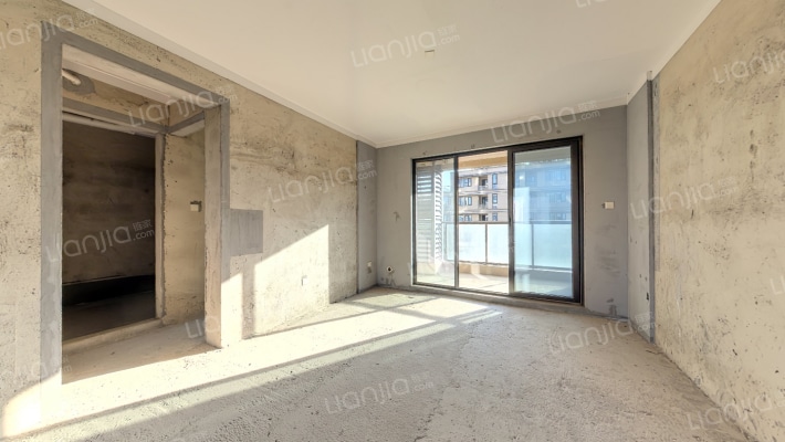 绿城高尔夫小镇二手房实景图