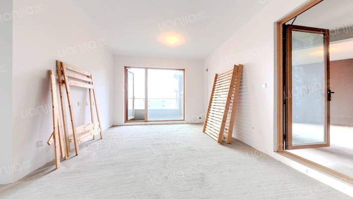 麓山国际云堤曦岸二手房实景图