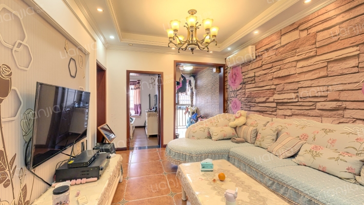 龙润尚城B区二手房实景图