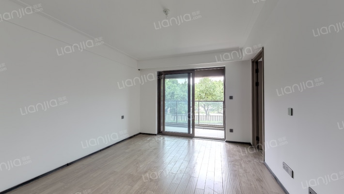 万科坤和·湛蓝云镜二手房实景图