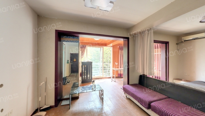 在水一方二手房实景图