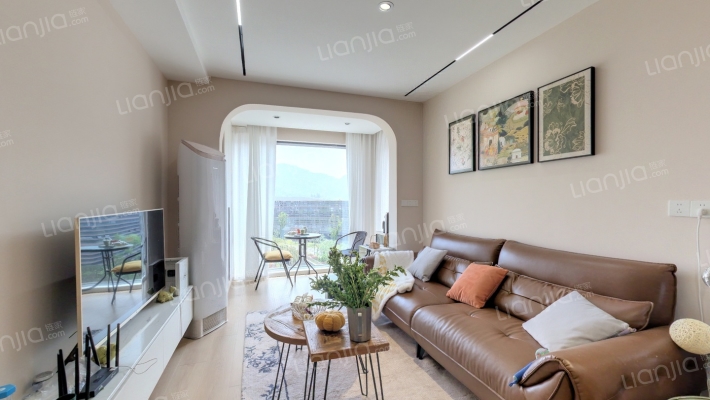 融创云湖十里E区二手房实景图