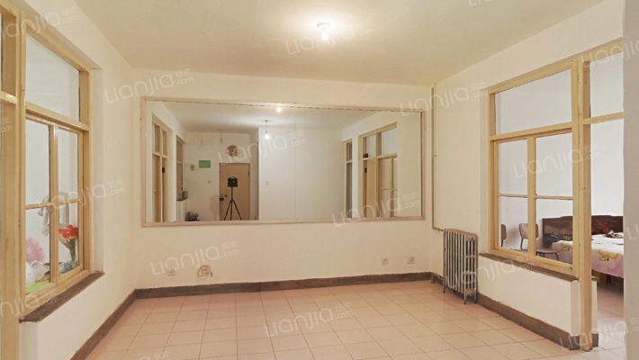 中保住宅楼二手房实景图