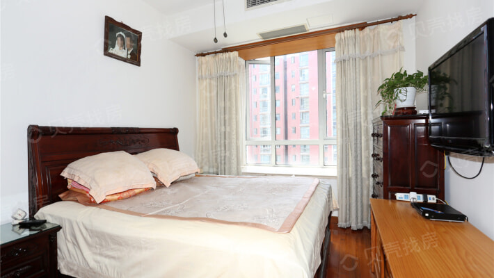 配套设施齐全,交通便利,此房价格带一个地下产