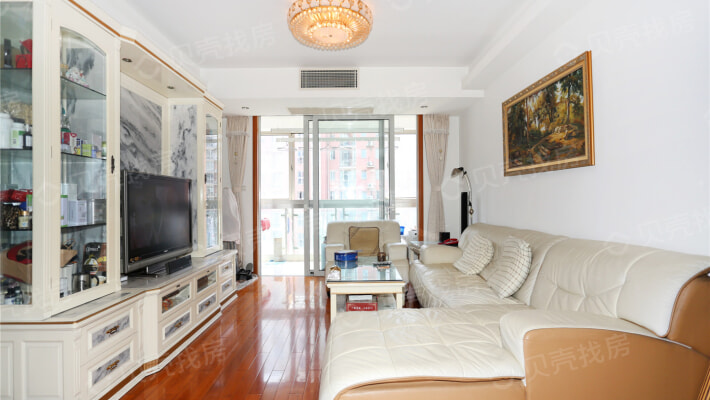 配套设施齐全,交通便利,此房价格带一个地下产