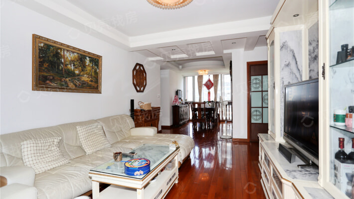 配套设施齐全,交通便利,此房价格带一个地下产