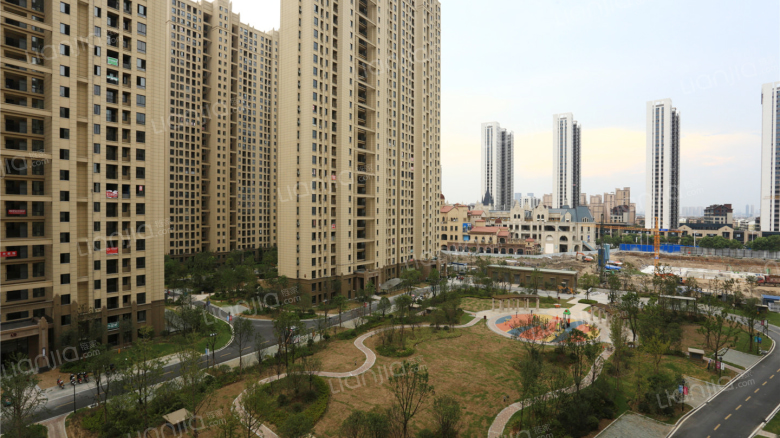 整租·绿地四期卢浮公馆 3室2厅 南