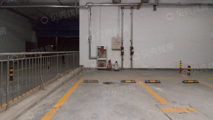 地下车位 位置方便 价格低 随时能看