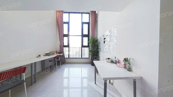 保利越鸿都会广场二手房实景图