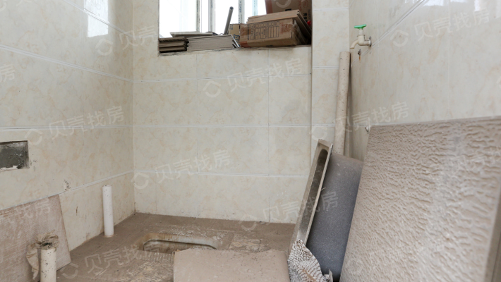 房子已基装,买家具家电就可入住。满两年可交