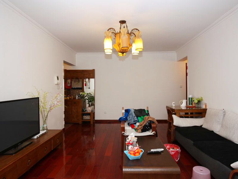 此照片是客厅的照片,您可以清楚的看到层高带来的感受.