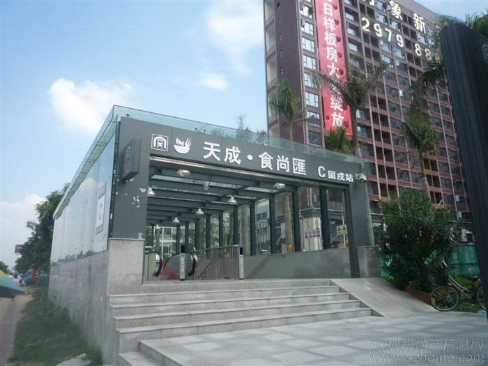 有1号罗宝线固戍地铁站,连接罗湖福田南山的南北走向的交通枢纽.