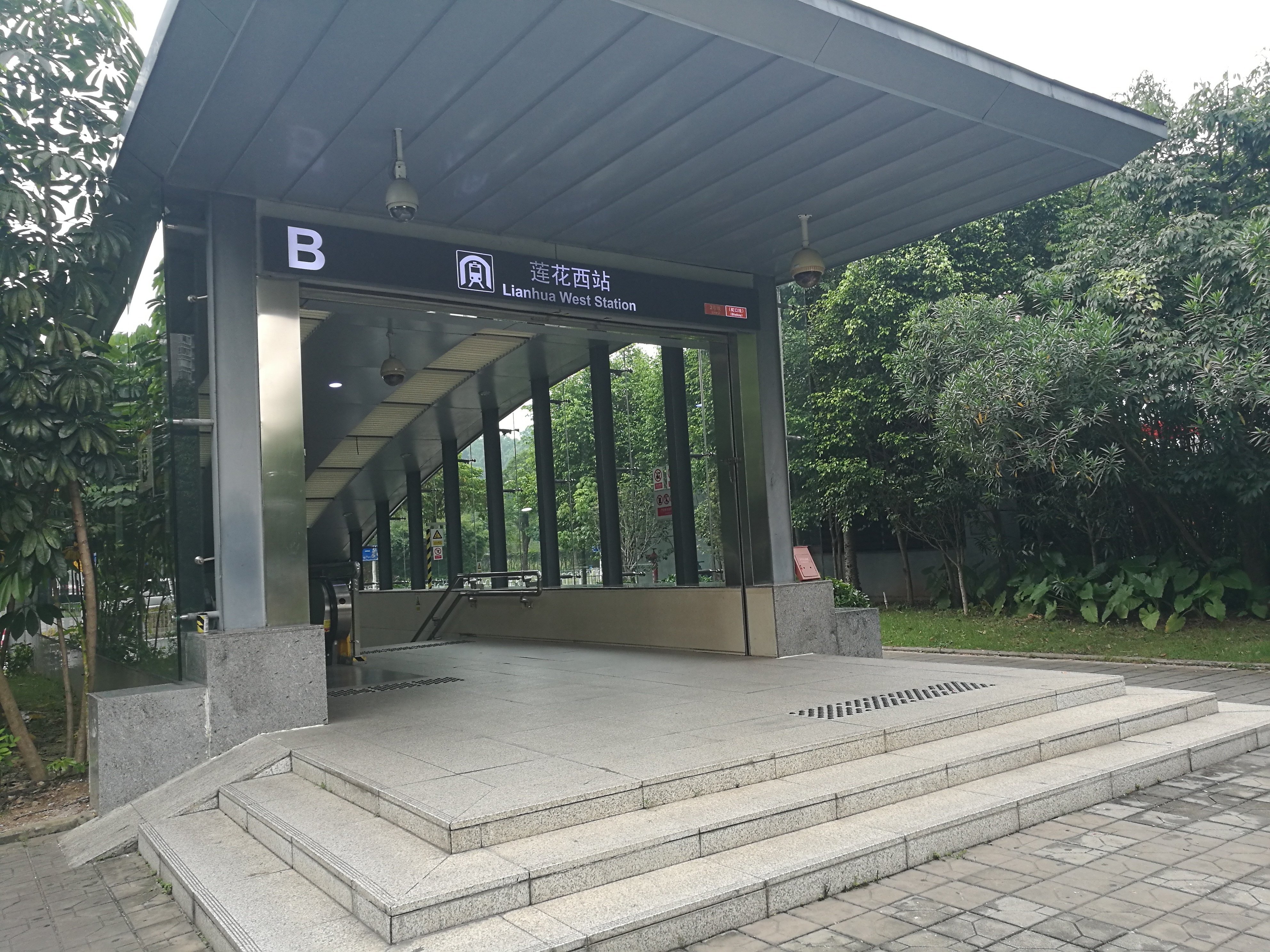 如图所示,莲花西站