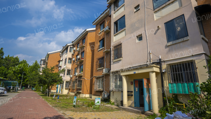 万科新城蝶兰苑外景图