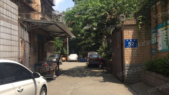 中道街52号院外景图