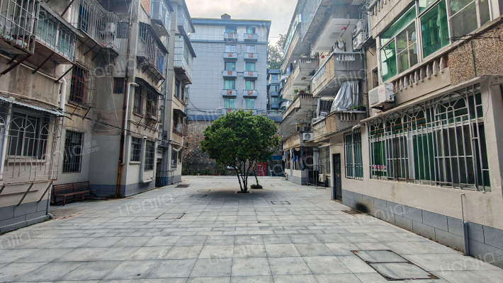 人防办宿舍外景图