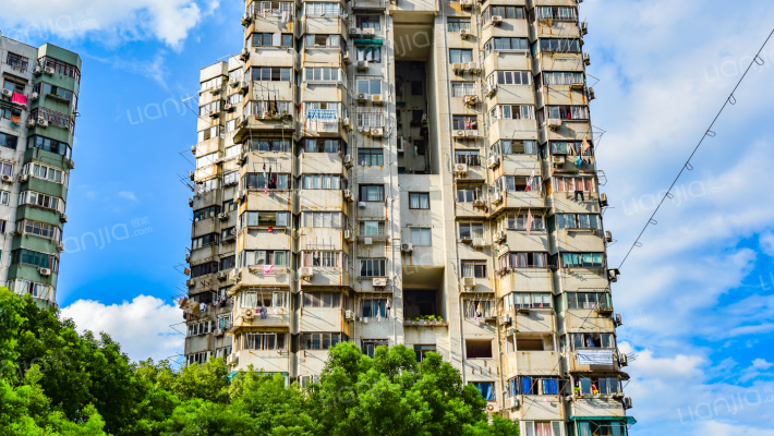 凉二小区外景图