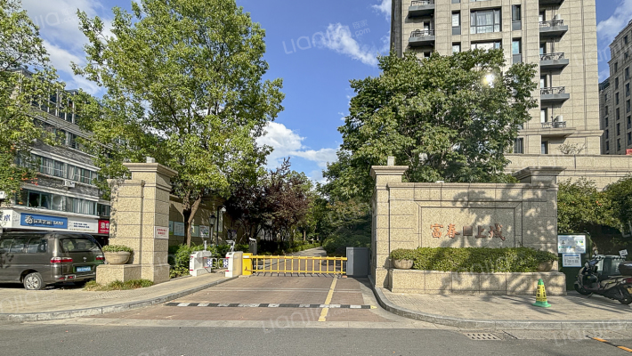 富春上城外景图