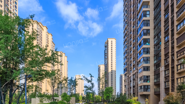 绿地瞰湖生活广场外景图