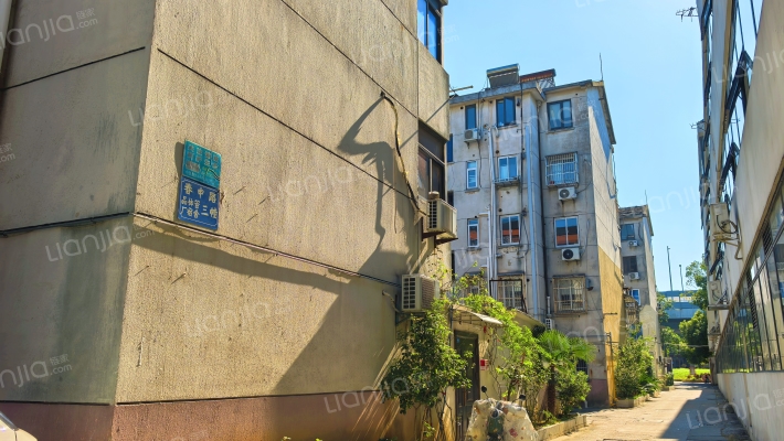 春申路晶体管厂宿舍外景图