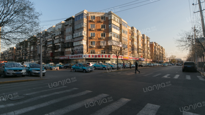 万东路底商外景图