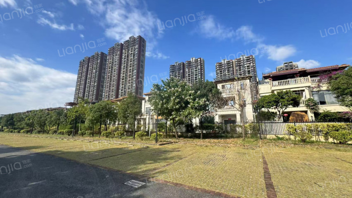 光大江与城外景图