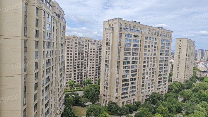 恒信珑湖国际外景图