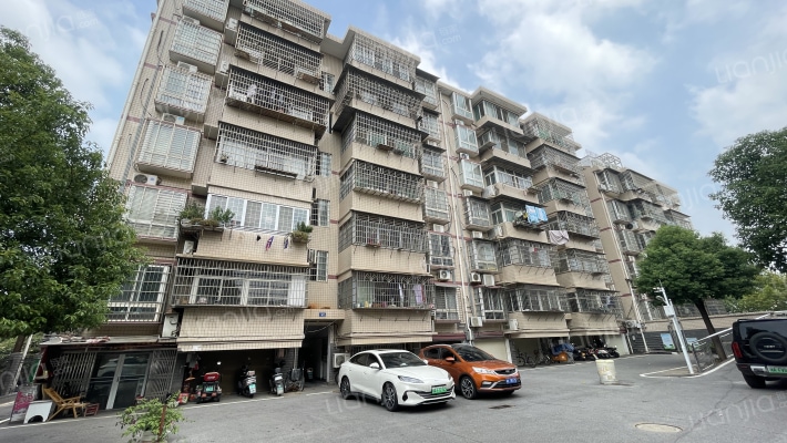 中南四村外景图