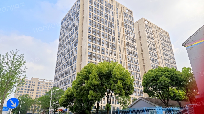 天翠广场湾流空间外景图