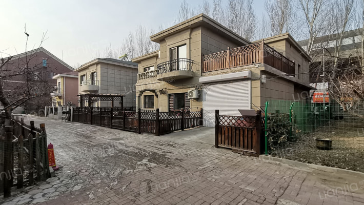 靓马花园外景图