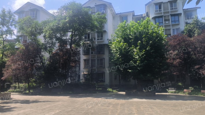 上游槐苑外景图