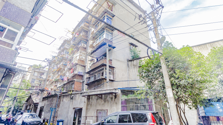 模范三村外景图