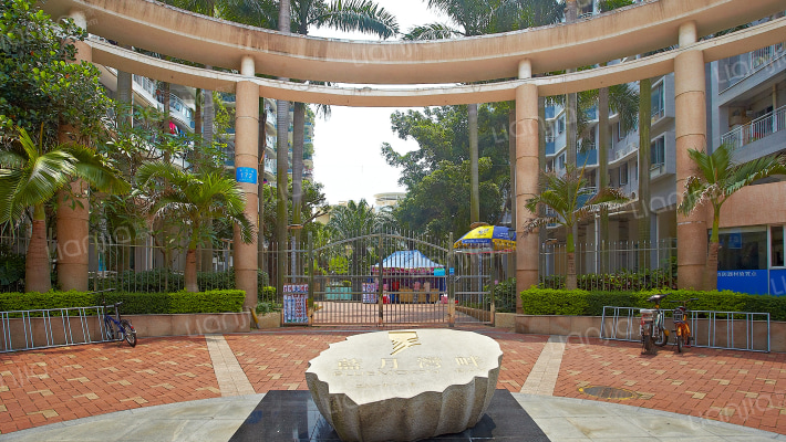 蓝月湾畔外景图