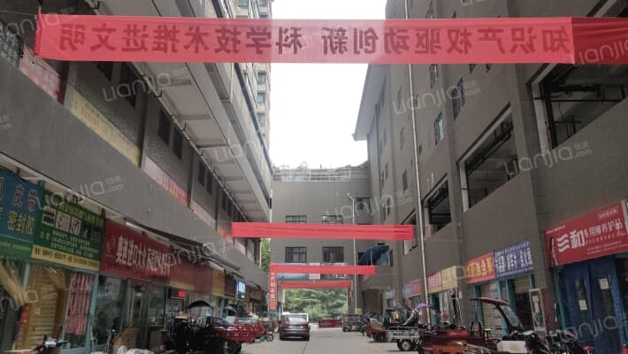 逸园小区外景图