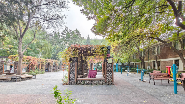 三潭西里外景图